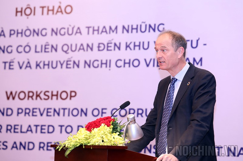 联合国国际开发计划署驻越南代表处代表发表讲话。（图片来源：noichinh.vn）