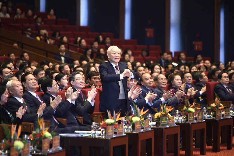 越共中央总书记阮富仲出席越南农民协会第八次全国代表大会。