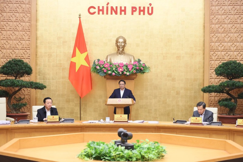 越南政府总理范明正主持召开2023年12月立法工作专题会议.（图片来源：VGP）