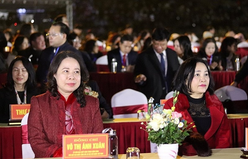 越南国家副主席武氏映春出席2023年宁平-长安节开幕。