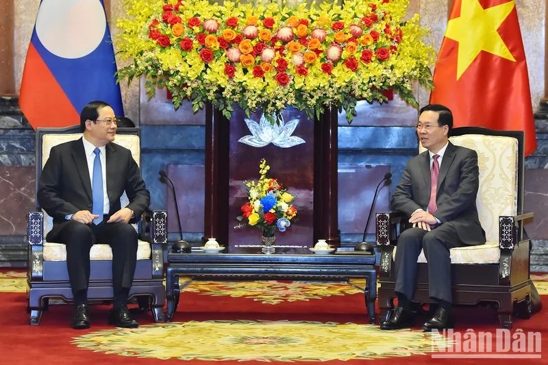 越南国家主席武文赏会见老挝政府总理宋赛·西潘敦。