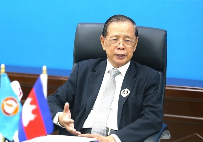 柬埔寨执政党人民党发言人索艾山接受越通社记者的采访。（图片来源：越通社）