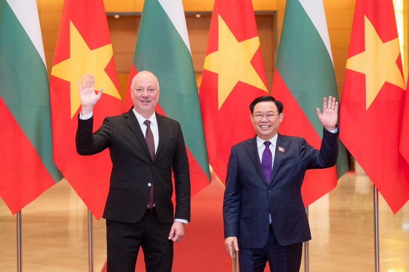 越南国会主席王廷惠与保加利亚议会议长耶利亚兹科夫。