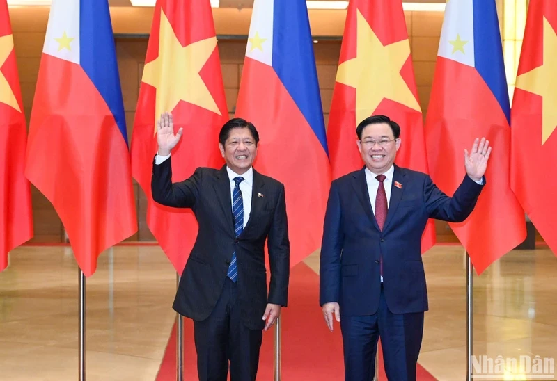 越南国会主席王廷惠和菲律宾总统费迪南德·罗慕尔德兹·马科斯。