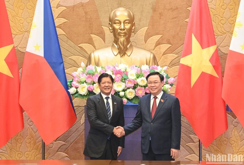 越南国会主席王廷惠会见菲律宾总统马科斯。
