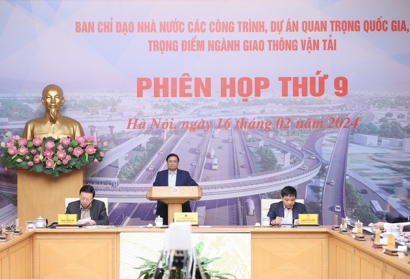越南政府总理范明正主持召开交通运输部门国家重点工程和项目国家指委会会议。（图片来源：VGP）