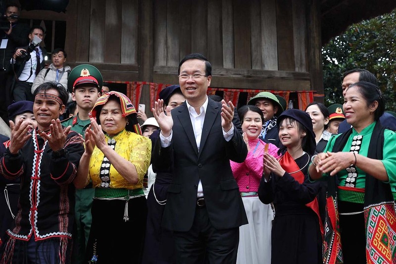 越南国家主席武文赏出席全国各地春色文化节。