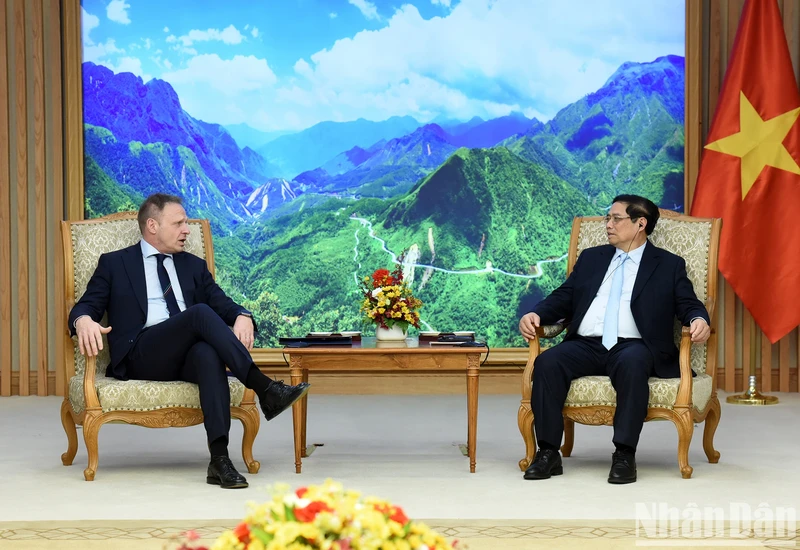 越南政府总理范明正会见意大利农业、粮食主权和林业部部长弗朗西斯科·洛洛布里吉达。