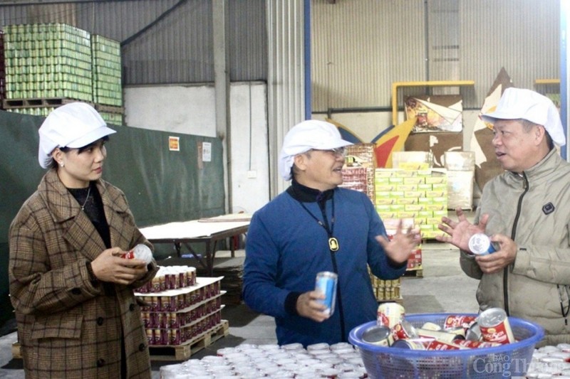 和平省向日本出口40吨八宝莲子粥产品。