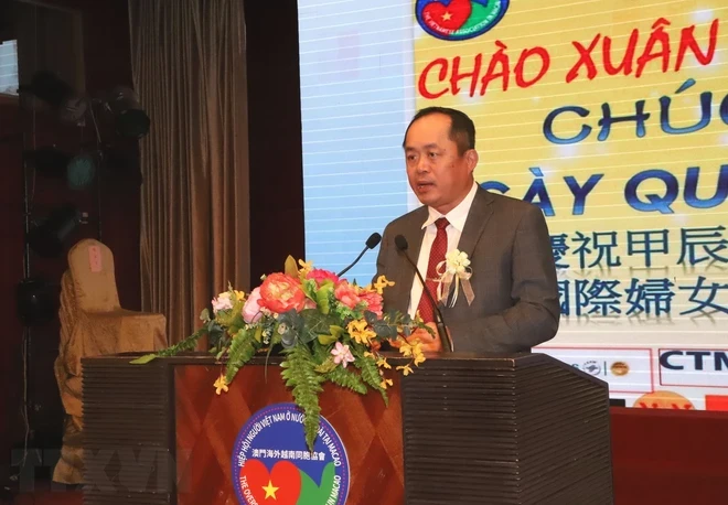 越南驻香港、澳门总领事阮俊英发表讲话。（图片来源：越通社）
