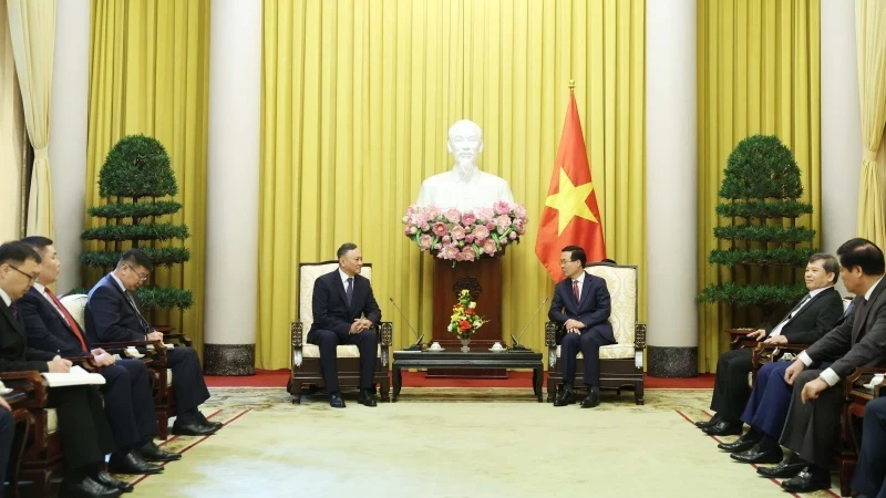 越南国家主席武文赏会见蒙古国总检察长扎尔格勒赛汗。