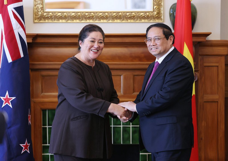 越南政府总理范明正会见新西兰总督辛迪·基罗。