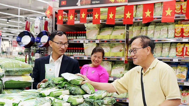 “越南米饭”大米也出现在法国领先的零售分销集团E.Leclerc和家乐福分销系统的超市货架上。