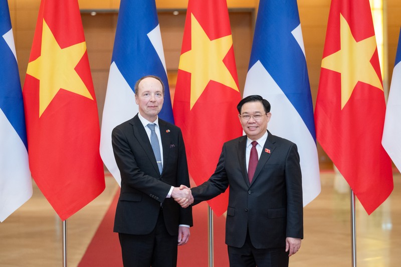 越南国会主席王廷惠同芬兰议会议长尤西·哈拉阿霍合影。