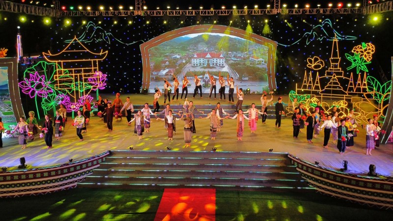 华潘山罗文化旅游节开幕式上的一个节目。