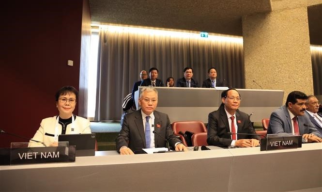 越南国会代表团出席各国议会联盟第148届大会及相关会议。（图片来源：越通社）