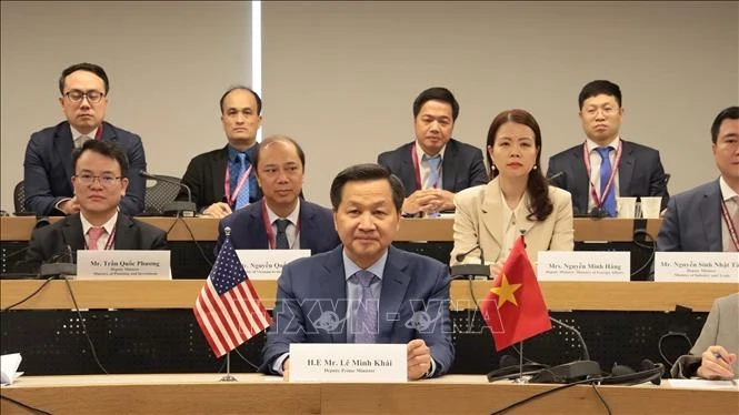 越南政府副总理黎明慨与美国贸易代表凯瑟琳·戴会谈。（图片来源：越通社）
