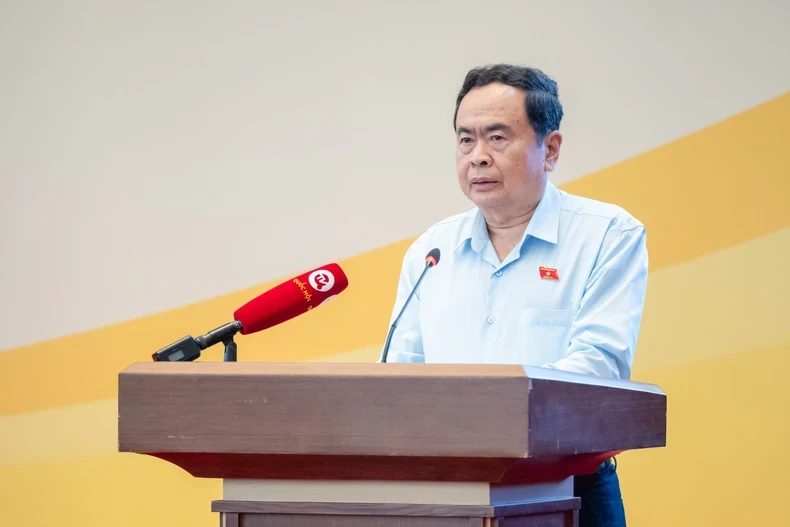 越南国会常务副主席陈青敏发表讲话。