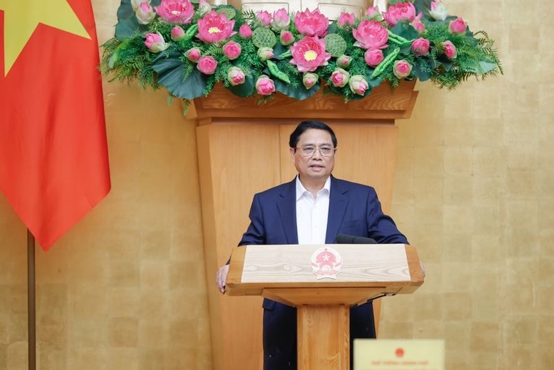 越南政府总理范明正主持召开4月份政府例行会议。（图片来源：VGP ）