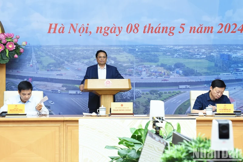 越南政府总理范明正发表讲话。