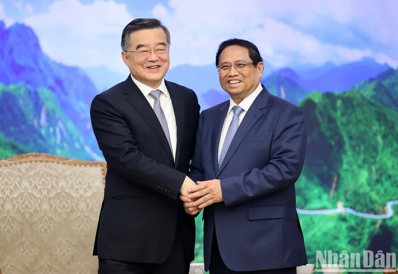 越南政府总理范明正和中国全国人大常委会副委员长张庆伟。