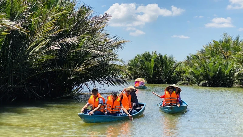 越南各地大力推动河流旅游。