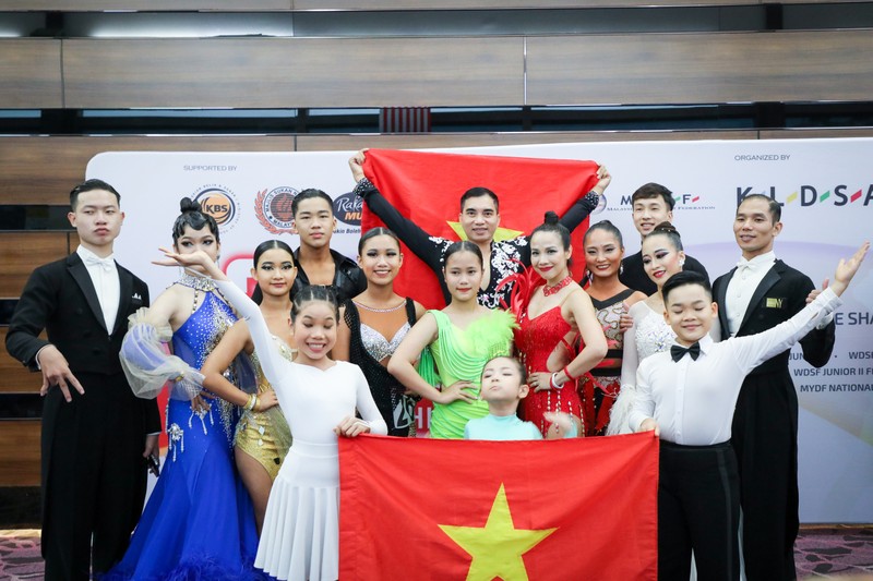 越南两名运动员将参加2024年WDSF世界拉丁舞锦标赛中年组II比赛。