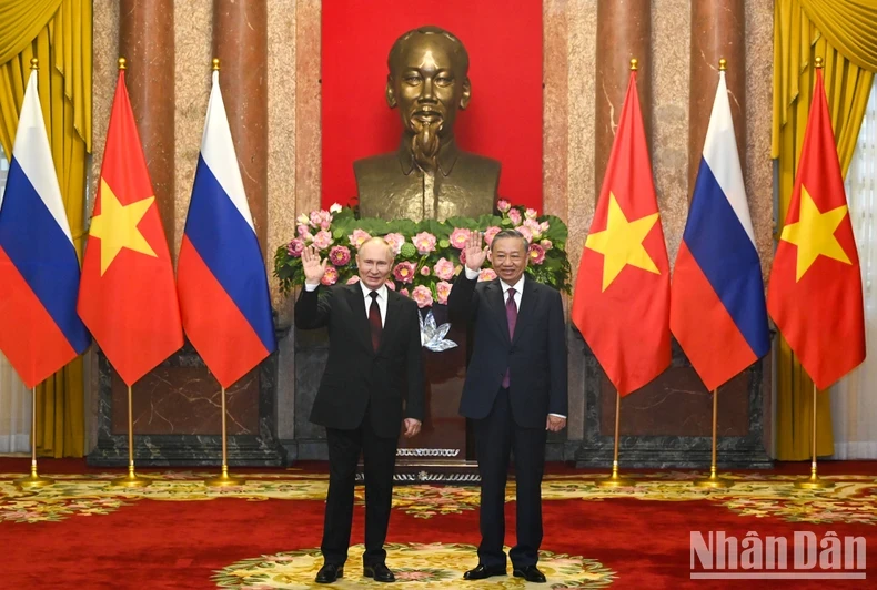越南国家主席苏林同俄罗斯联邦总统弗拉基米尔·普京。