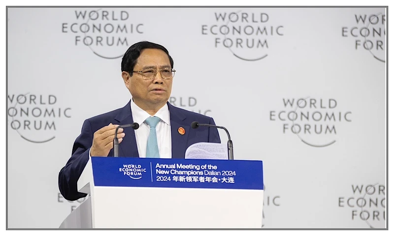 越南政府总理范明正在世界经济论坛第十五届新领军者年会全体会议上致辞。