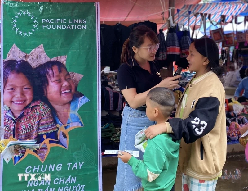 向老街省少数民族女性开展预防和打击人口贩卖宣传。（图片来源：越通社）