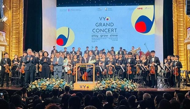 越南青年交响乐团向公众 亮相 。
