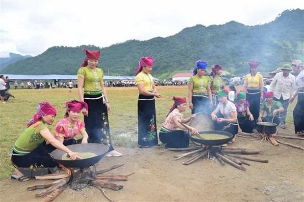 做扁米是山罗省蒙罗县玉战乡新米节上的活动之一。