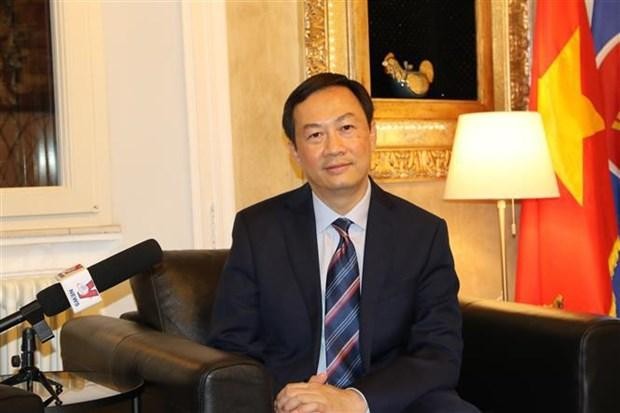 越南驻意大利大使杨海兴接受越通社记者的采访。