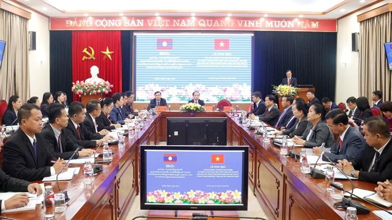 越共中央民运部和老挝建国阵线中央委员会群众工作经验交流会暨培训班开班仪式。