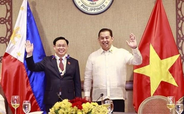 越南国会主席王廷惠与菲律宾众议院议长马丁·罗穆亚德斯。