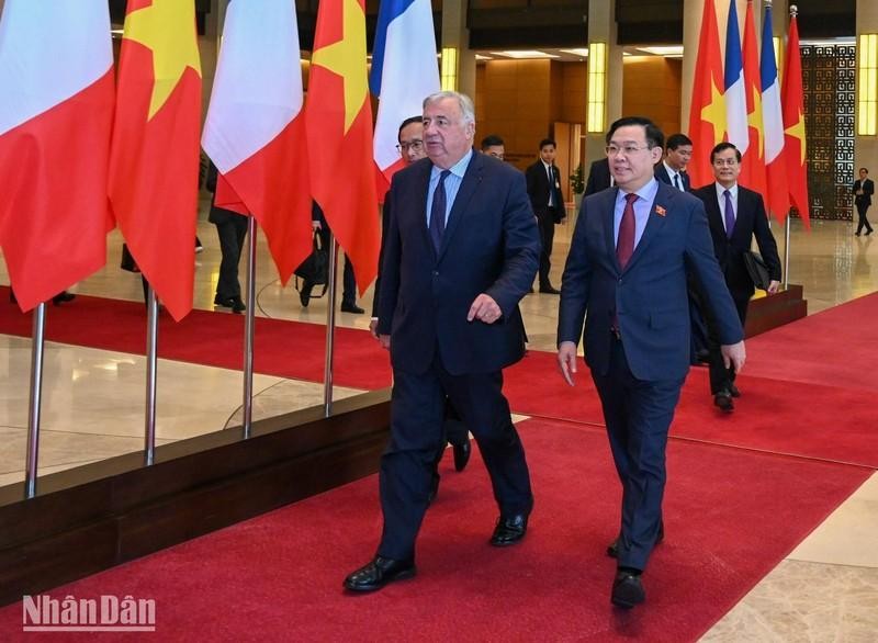 越南国会主席王廷惠与法国参议院议长热拉尔·拉尔歇在会谈结束后出席越法建交50周年系列庆祝活动启动仪式。