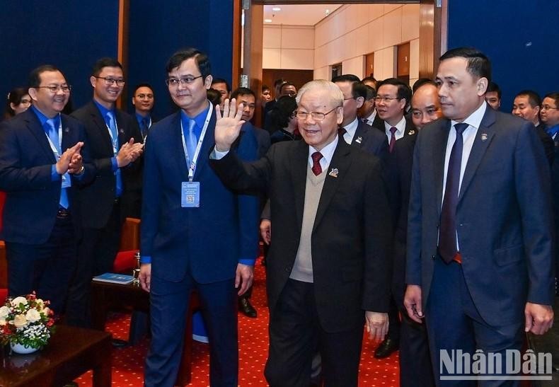 越共中央总书记阮富仲与党、国家其他领导人出席大会。（维玲、玲潘 摄）