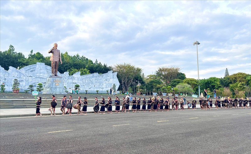 街头锣铮表演是2022年嘉莱省文化旅游周系列活动之一。