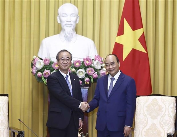 越南国家主席阮春福与日本新泻县知事花角英世。