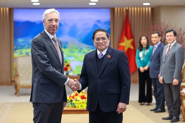 越南政府总理范明正与葡萄牙外长若昂·戈麦斯·克拉维尼奥。（图片来源：VGP）