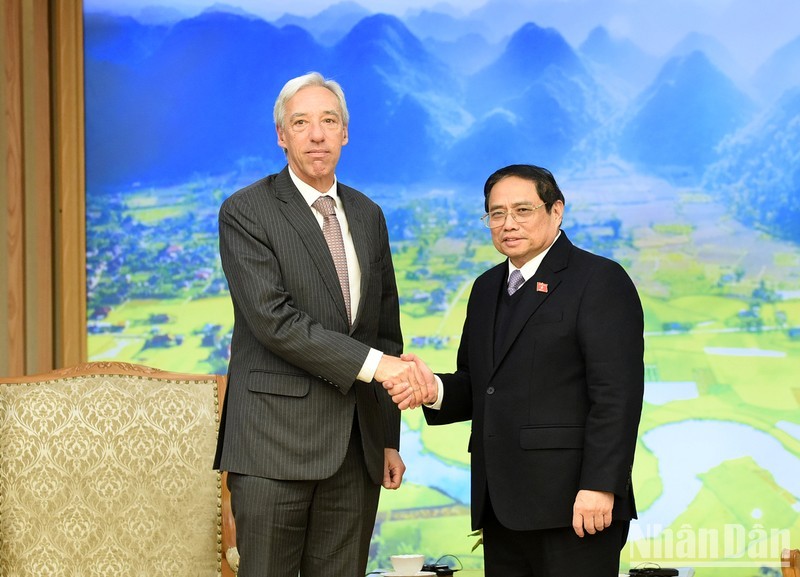 越南政府总理范明正会见葡萄牙外长若昂·戈麦斯·克拉维尼奥。（陈海 摄）