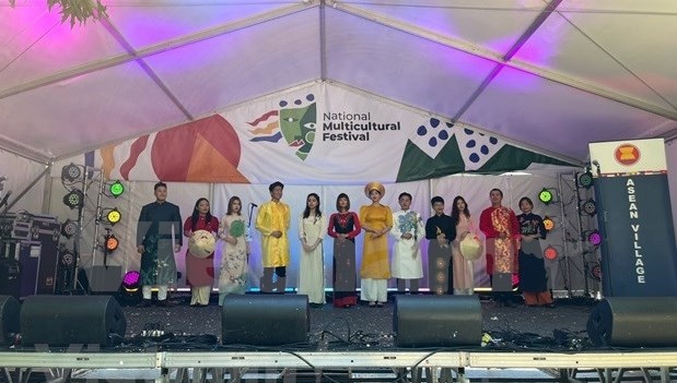 越南奥黛闪耀第25届澳大利亚国家多元文化节。