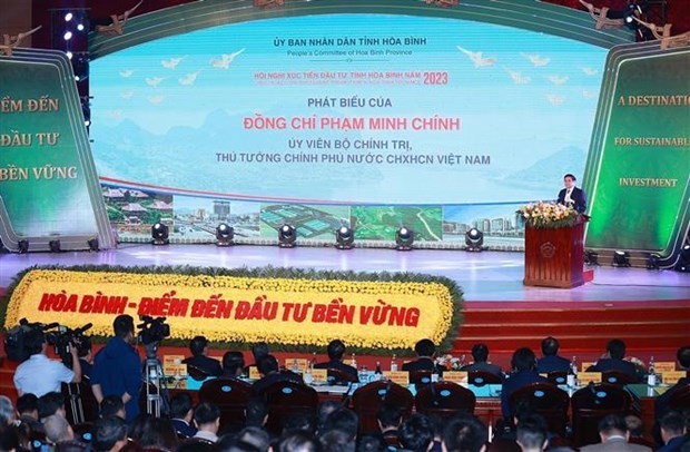 政府总理范明正出席2023年和平省投资促进会。