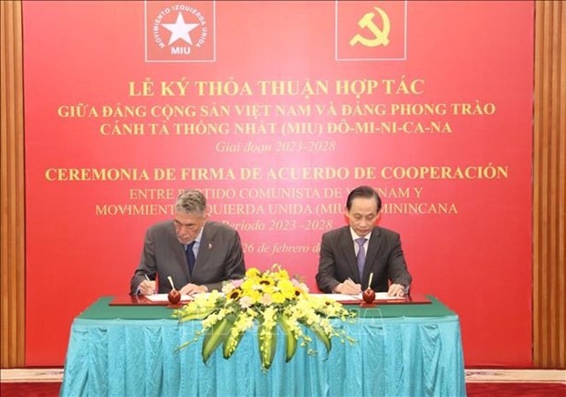 越共中央政治局委员、中央对外部部长黎怀忠与多米尼加左派团结运动党总书记、政府地区一体化政策部长米格尔·梅希亚签署2023-2028年阶段合作协议。