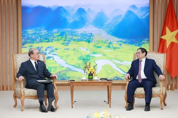 越南政府总理范明正会见日本国家安全保障局长秋叶刚男。