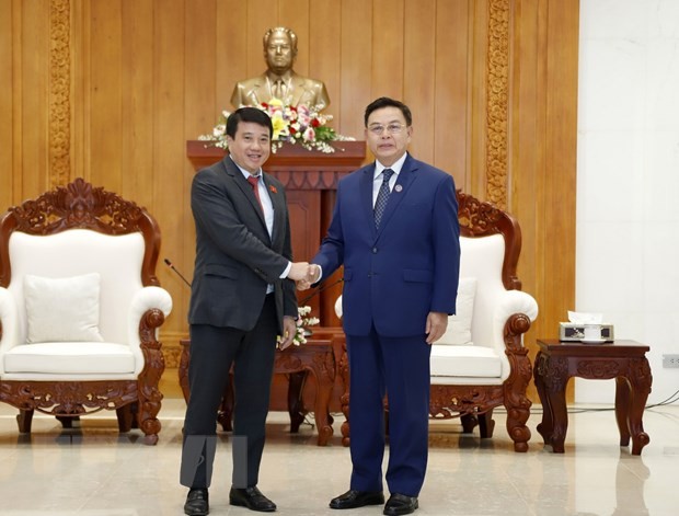 老挝国会主席赛宋蓬·丰威汉会见越南国会民族委员会主任衣清河涅儋。