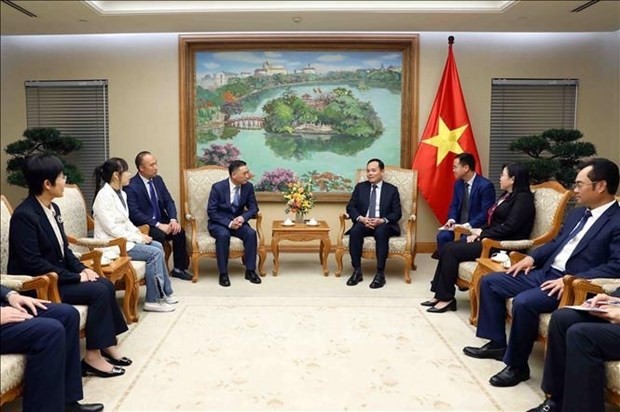 越南政府副总理陈流光会见中国舜宇集团董事长叶辽宁。