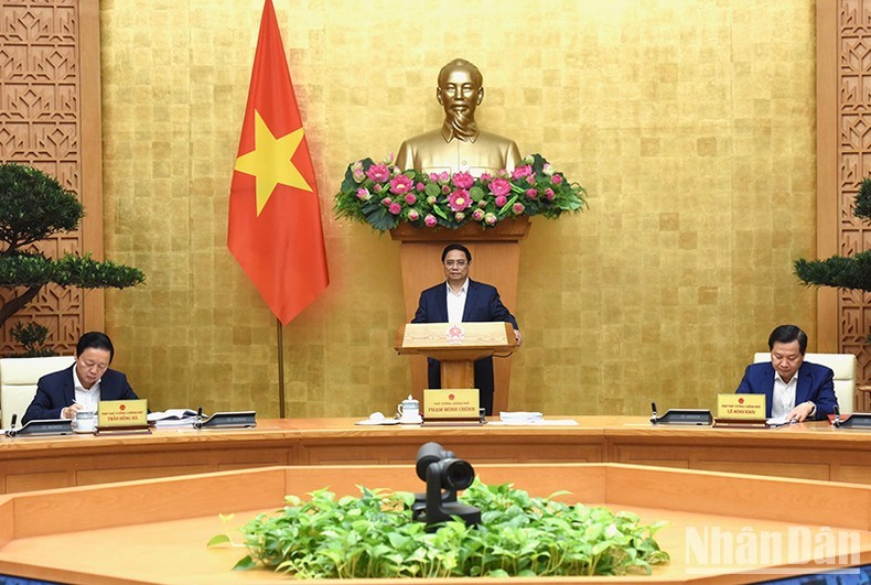 越南政府总理范明正主持会议。（陈海 摄）