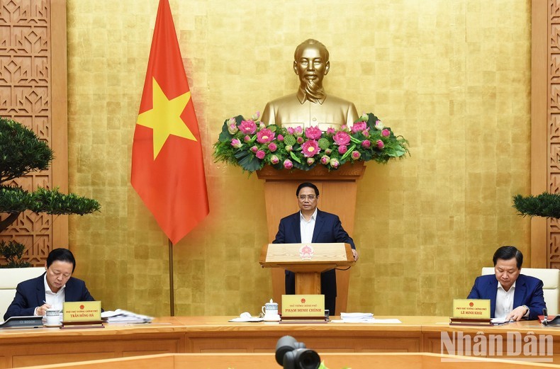 政府总理范明正主持召开政府与各地方视频会议。（陈海 摄）