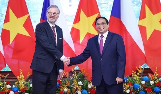 越南政府总理范明正与捷克总理彼得•菲亚拉。